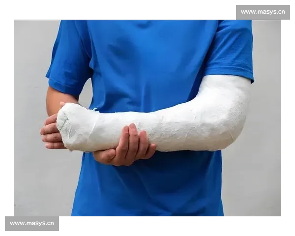 比赛肘伤的预防与治疗：如何保护肘部避免运动损伤影响竞技表现