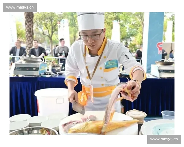 厨师竞技赛场展示创意菜品 精致美食挑战极限味蕾体验